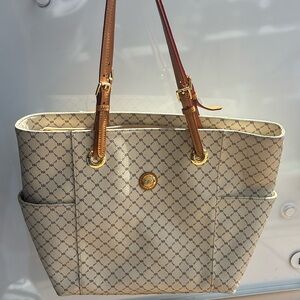 Elegant Cream Designer Tote Bag
Excellent condition